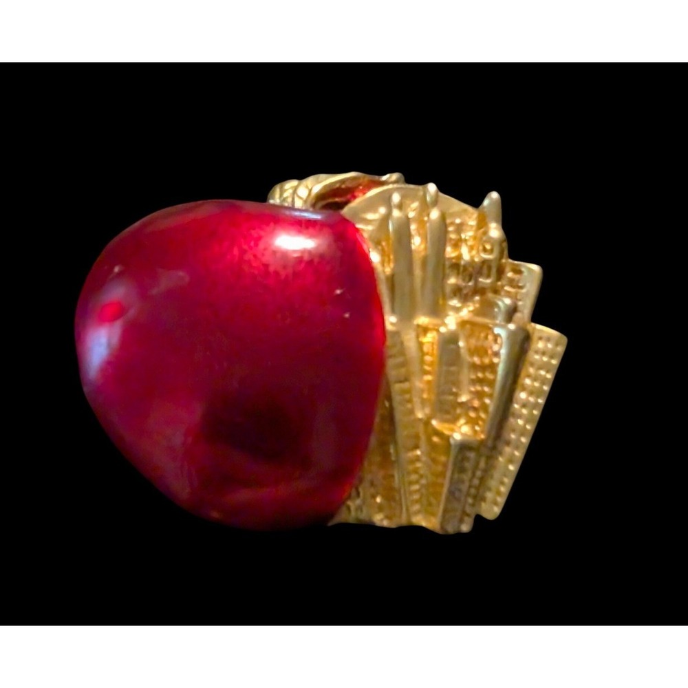 Vintage Red Brooch Big Apple New York City Skyline Gold Tone Enamel Pin